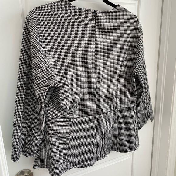 Very Flattering Houndstooth Peplum Blouse - Picture 9 of 9